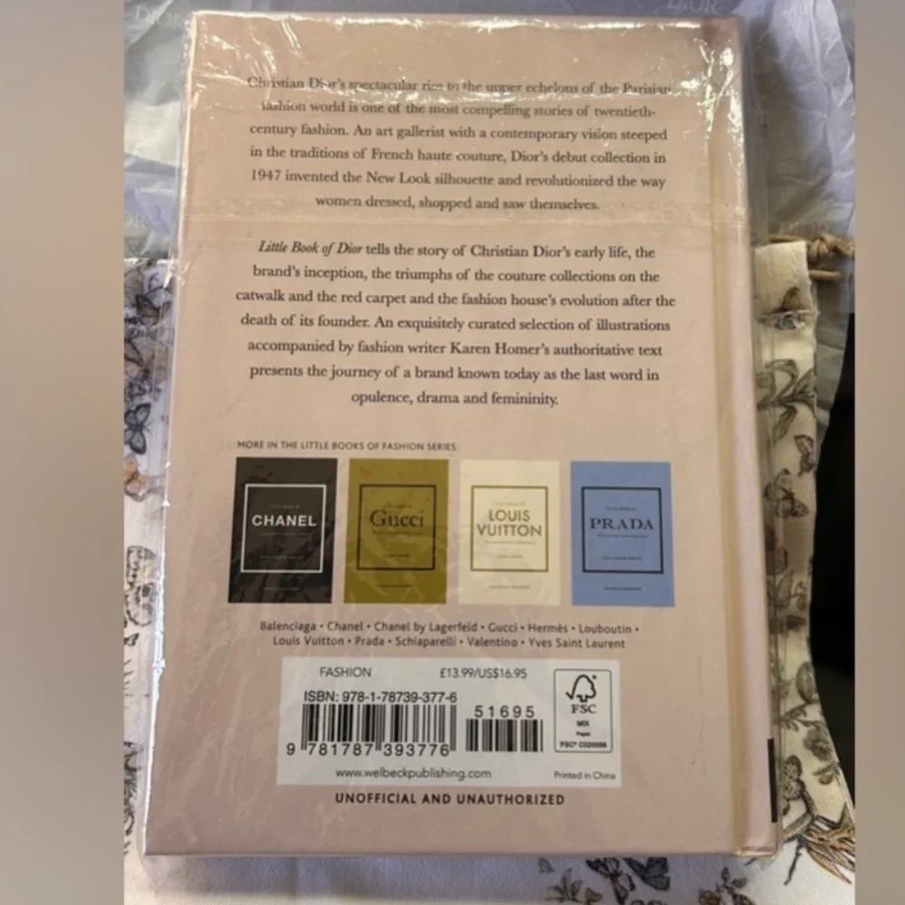 Christian Dior  Little Book of Dior - Picture 3 of 6